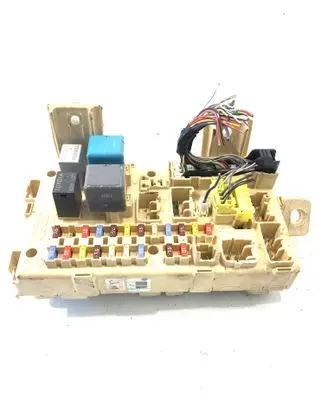 Toyota Avensis T250 Fuse module 8264105020A 2390640808