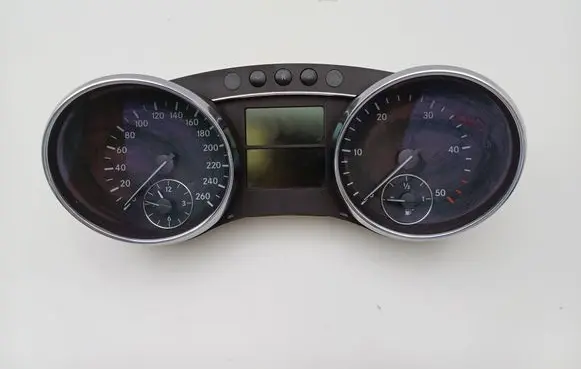 Mercedes-Benz R W251 Speedometer (instrument cluster) A2515401848