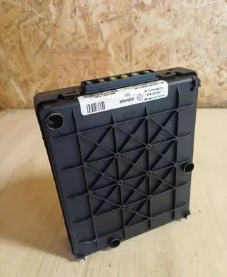 Renault Scenic I Comfort/convenience module 7703297930 8108802400B