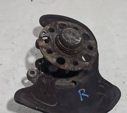 Mercedes-Benz C W204 Front wheel hub spindle knuckle A2043320201 2043320201