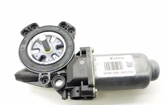 Nissan Qashqai+2 Rear door window regulator motor 402190A