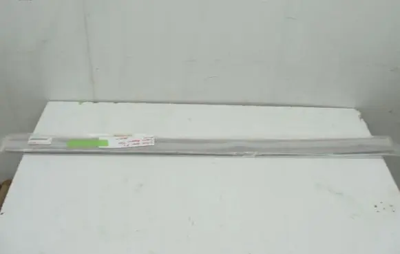 Toyota Avensis T220 Front door trim (molding) 7573205070