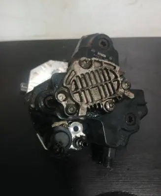 Volvo XC90 Fuel injection high pressure pump 8689591