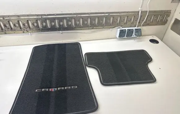 Chevrolet Camaro Car floor mat set 23253288 2343795 84054025