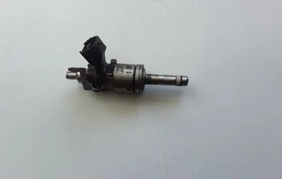 Subaru Forester SK Fuel injector 16611AB030