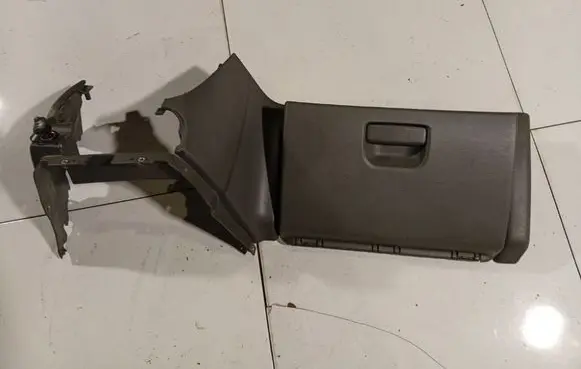 Chrysler Grand Voyager IV Glove box 