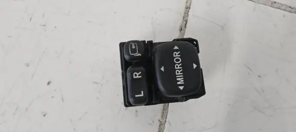Toyota Prius+ (ZVW40) Wing mirror switch 183696