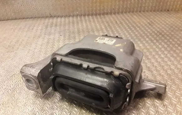 Mini One - Cooper Coupe R56 Engine mount bracket 6778645
