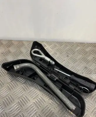 Audi A4 S4 B7 8E 8H Tool box 8E0012111A 8E0805616C