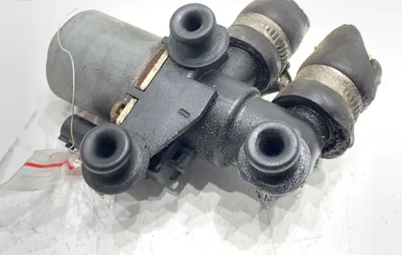 BMW 5 E39 Coolant heater control valve 8379921