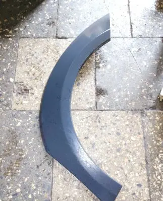 Rear fender molding trim