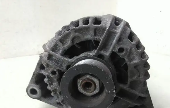 Opel Zafira A Generator/alternator RLV600105