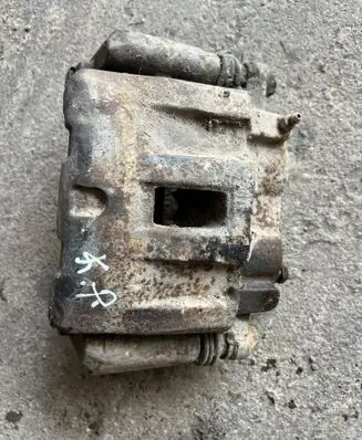Jeep Grand Cherokee (WJ) Front brake caliper