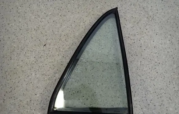 Toyota Corolla E120 E130 Sliding door window/glass 