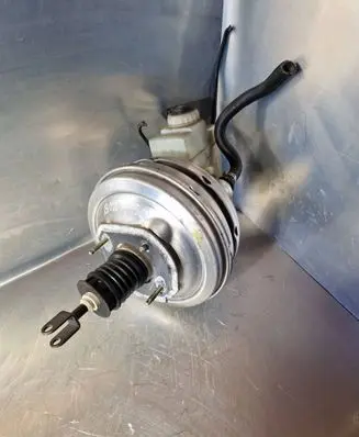 BMW 7 F01 F02 F03 F04 Brake booster