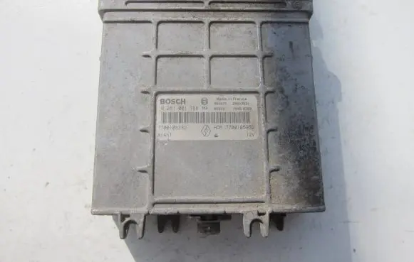 Renault Laguna I Engine control unit/module 7700108382 0281001766 7700105952