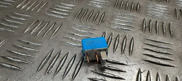 Toyota RAV 4 (XA40) Other relay 9098702027