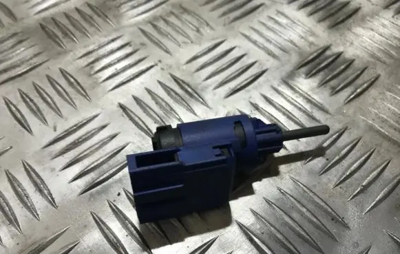 Volkswagen PASSAT B5.5 Brake pedal sensor switch 1J0927189E 19322002