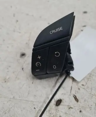 Volvo S60 Steering wheel buttons/switches 8685478