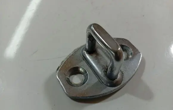 Volkswagen Polo IV 9N3 Front door lock loop/hook striker 3B0837033