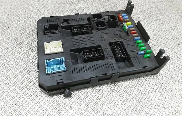 Citroen C5 Fuse module 9661940180