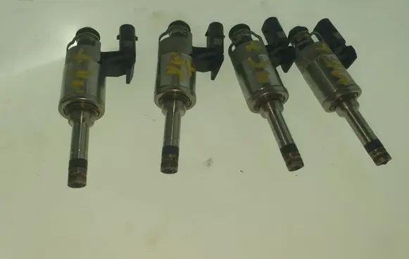 Volkswagen Golf VII Fuel injector 04E906036AF