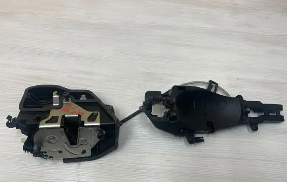BMW X6 E71 Rear door lock A053702 7202148