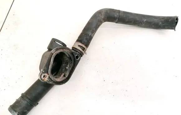 Volkswagen PASSAT B6 Engine coolant pipe/hose 038121132g