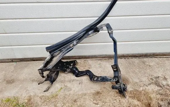 Mercedes-Benz C W204 Headlight/headlamp mounting bracket A2046200191