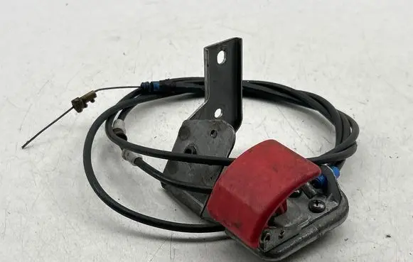 Volvo S40, V40 Engine bonnet (hood) release handle