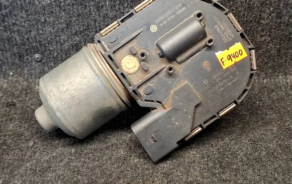 Volkswagen Golf VI Wiper motor 5M0955120B 0390241980