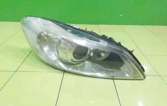 Volvo C30 Headlight/headlamp 0301255682