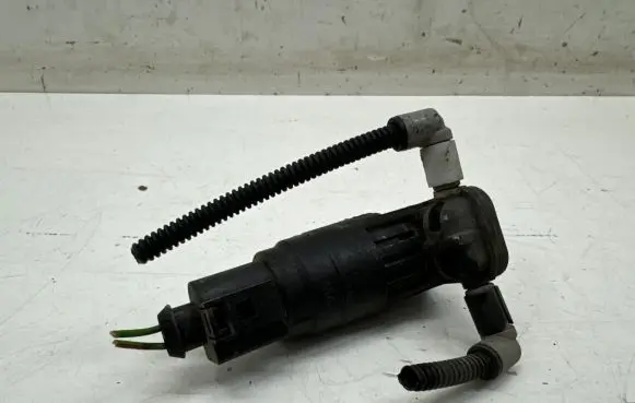 Windshield washer spray nozzle