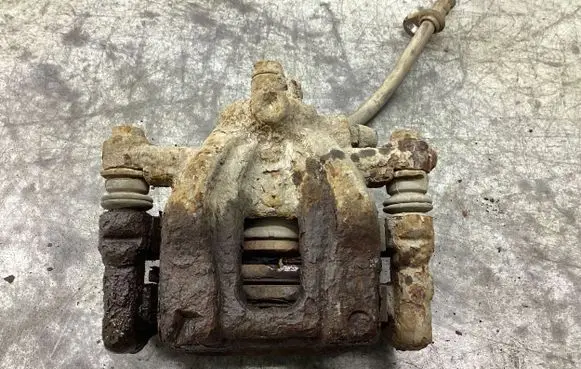 Honda CR-V Rear brake caliper
