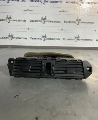 BMW 5 E60 E61 Dash center air vent grill 6910734