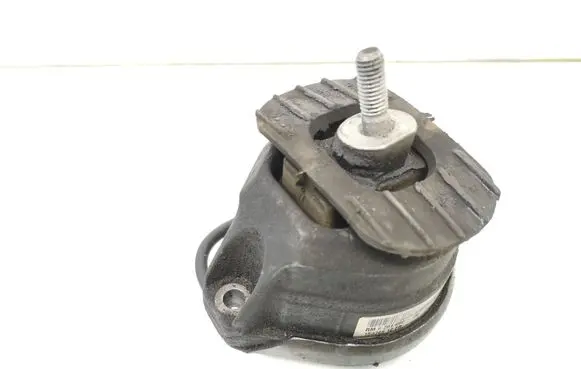 BMW 5 E60 E61 Engine mount bracket 6761092 676109204