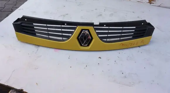 Renault Master II Front bumper upper radiator grill GRILLATRAPA
