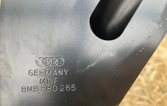 Audi TT Mk1 Other sill/pillar trim element 8N8880265