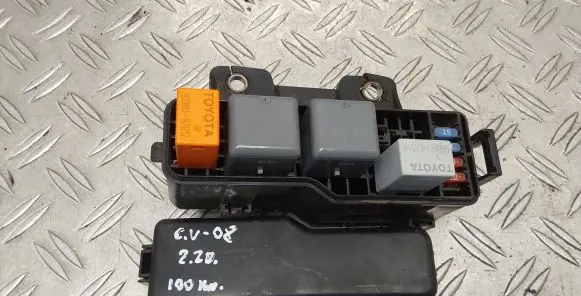 Toyota Corolla Verso AR10 Fuse box set