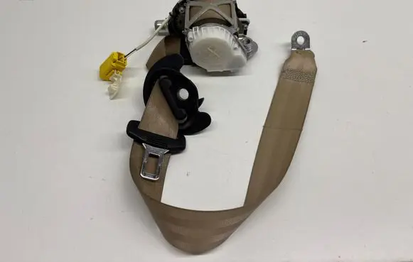 Volkswagen PASSAT B7 Front seatbelt 33052214 34032207 1342011
