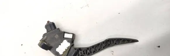 Accelerator throttle pedal