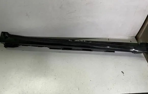 Toyota Avensis T270 Front sill (body part) 