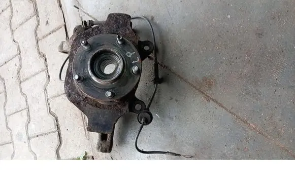 Nissan Quest Front wheel hub spindle knuckle 