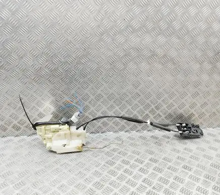 Isuzu D-Max Coupe door lock (next to the handle) 8982317732