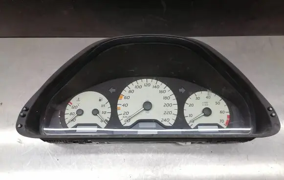 Mercedes-Benz CLK A208 C208 Speedometer (instrument cluster) A2085402011
