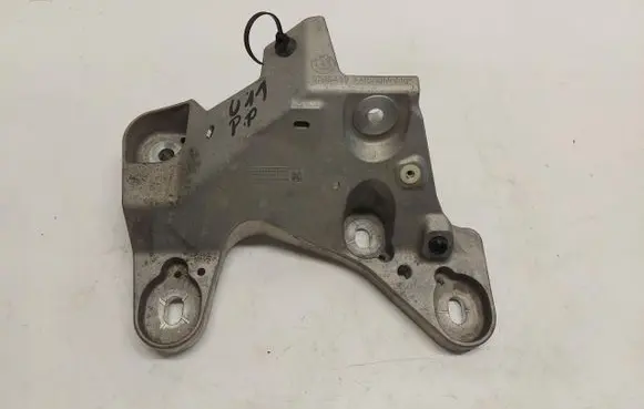 Engine mount bracket