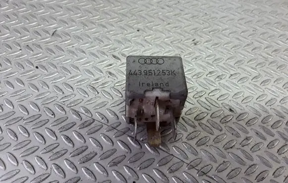 Volkswagen PASSAT B5 Other relay 443951253K
