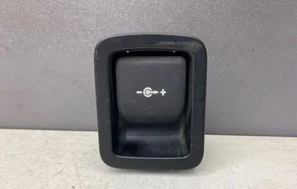 BMW 5 E60 E61 12 V Socket (rear) 7050364