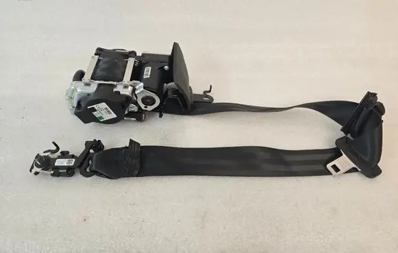 Volvo XC90 Front seatbelt 31675238