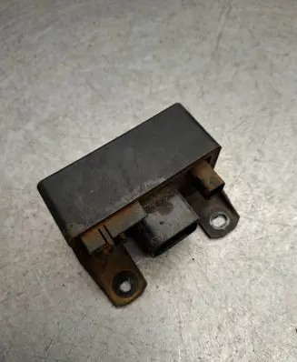 Mercedes-Benz E W211 Glow plug pre-heat relay 